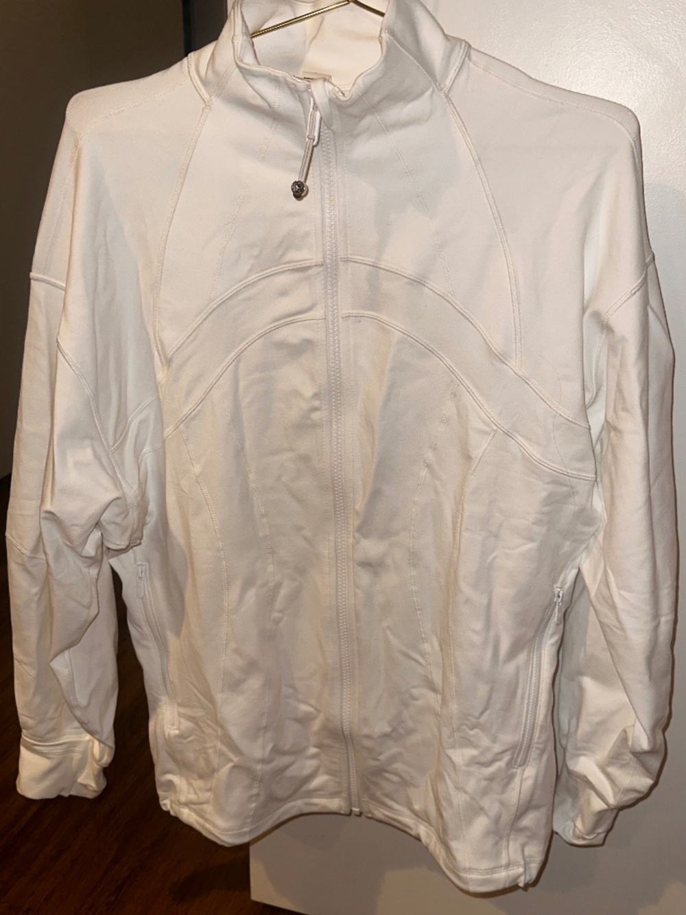 White Lululemon Scuba Avs